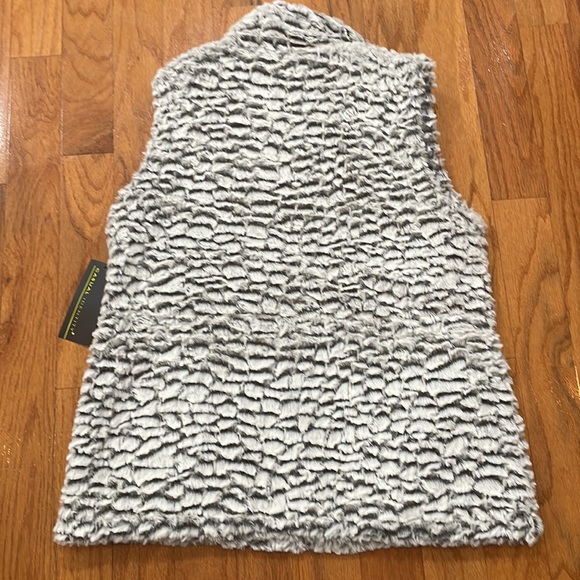 Casual Identity Women’s Size Large NWT Faux Fur Vest Ivory Quilted Adj Waist - Picture 2 of 15